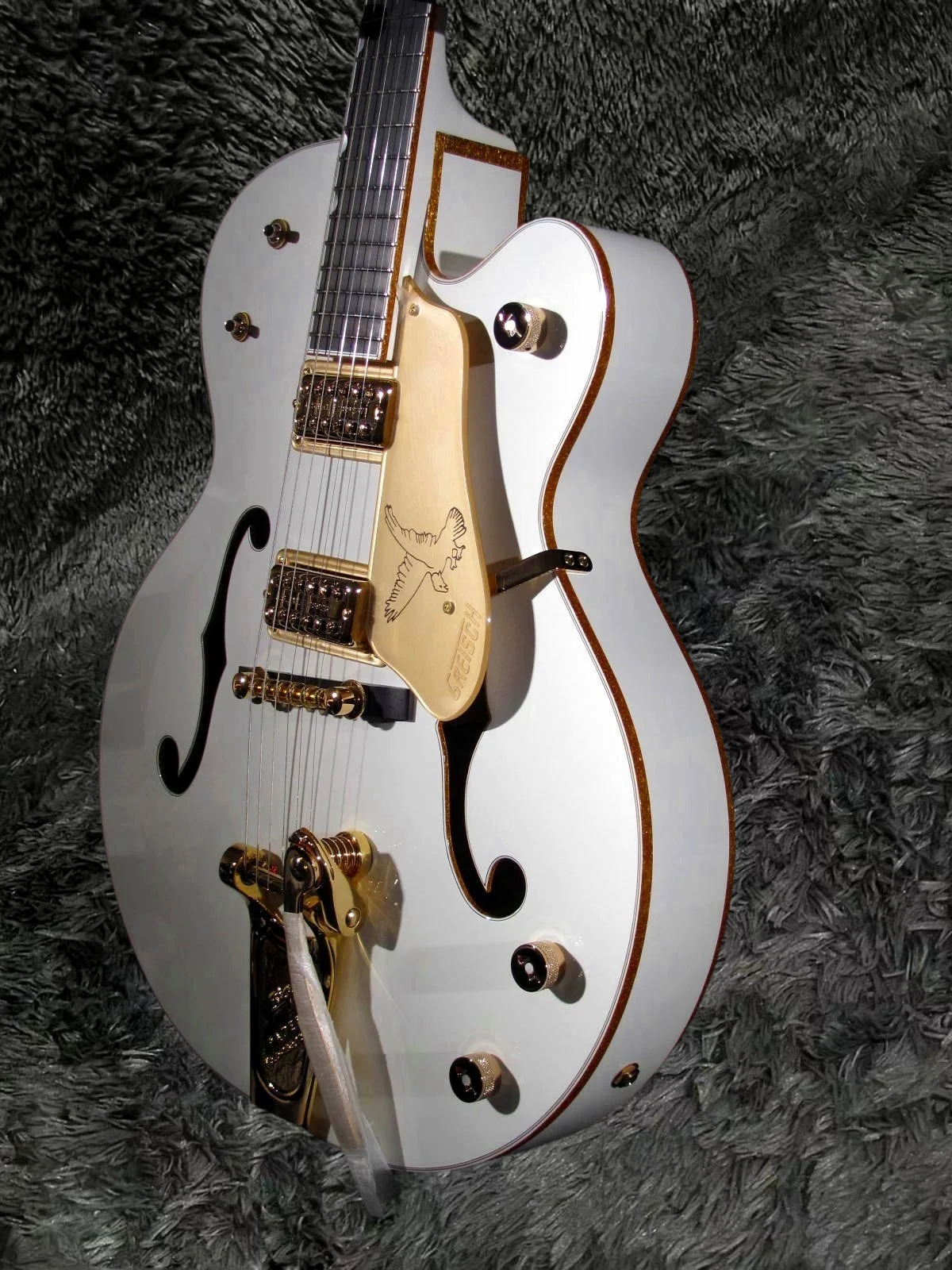 Hot sell good quality white Fal-con Semi Hollow Body Jazz Electric Guitar With Bigs Tremolo ebony fingerboard, High Quality can