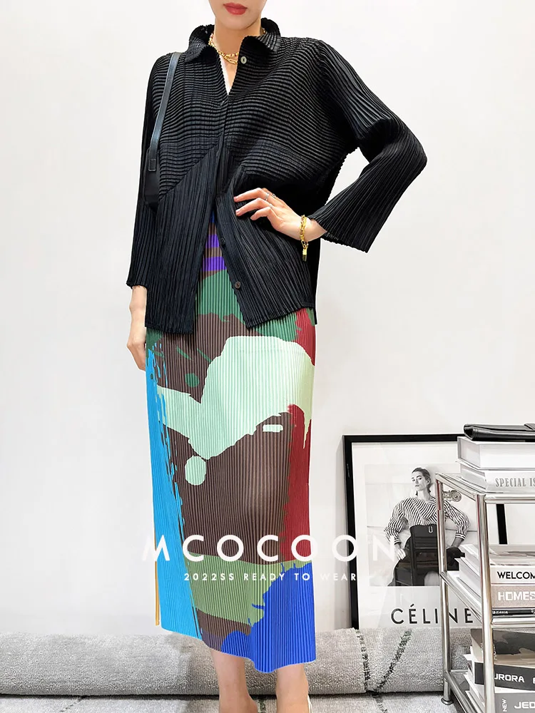 Miyake Plissierter Einreihiger Hemdmantel mit Stehkragen, Langarm-Cardigan, Designer-Luxuskleidung – Detail 29