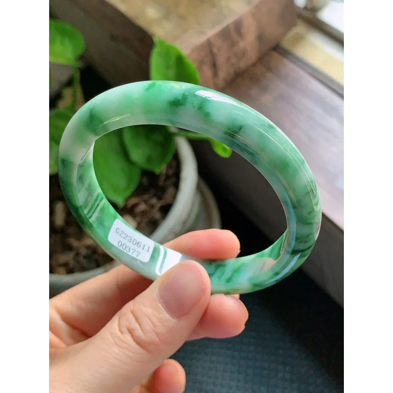 

Natural Emerald Source Large Circle Mouth Jewelry Pingzhou Floating Flowers Jade Bracelet