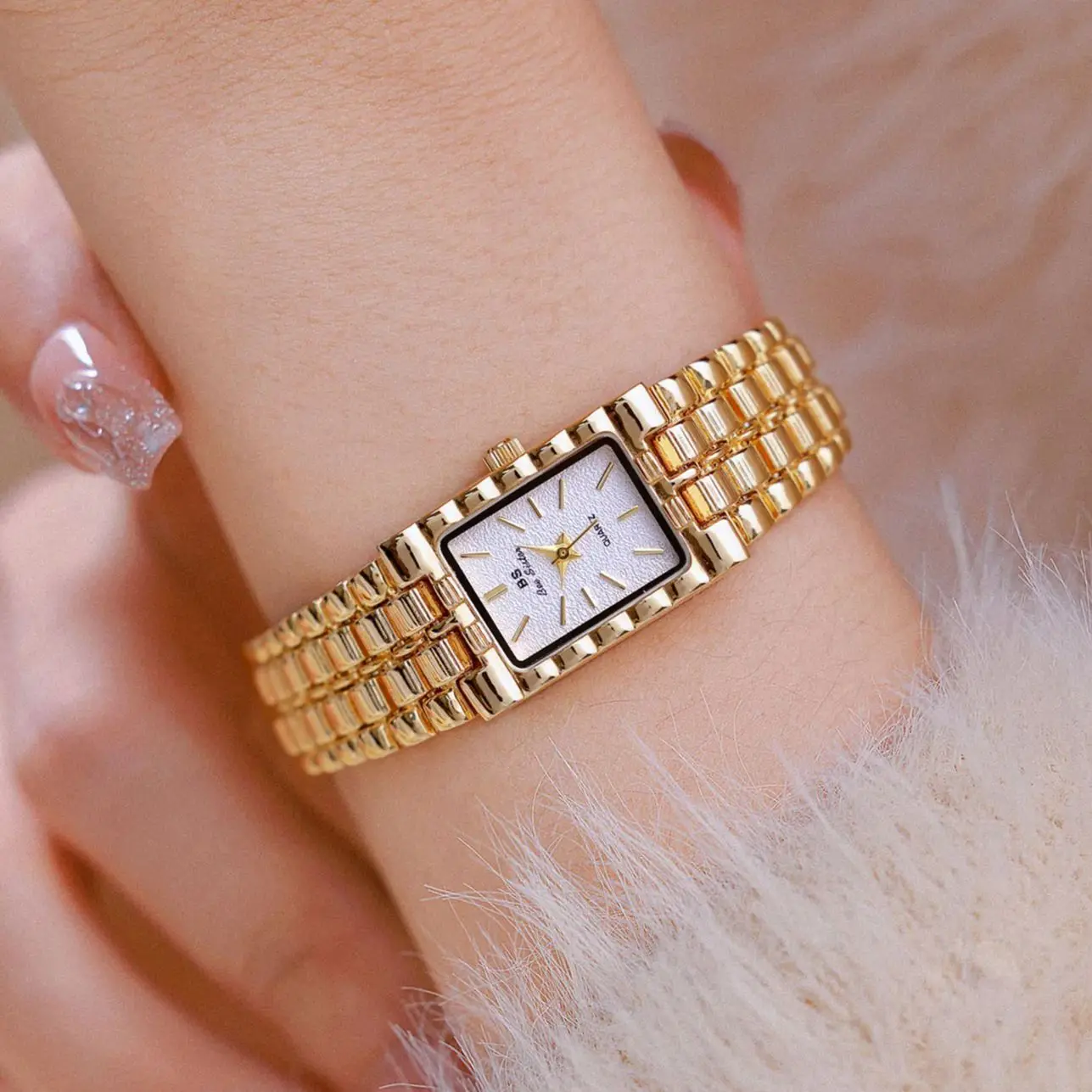 ساعة نسائية فاخرة ريترو أنيقة ذهبية وفضية ساعة مربعة صغيرة عالية الجودة سلسلة ساعات هدية للنساء