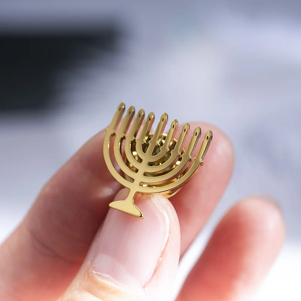 Fashion Jewish Menorah Symbol Brooch Stainless Steel Vintage Religious Emblem Pin Brooch Hanukkah Jewelry Gifts for Jew