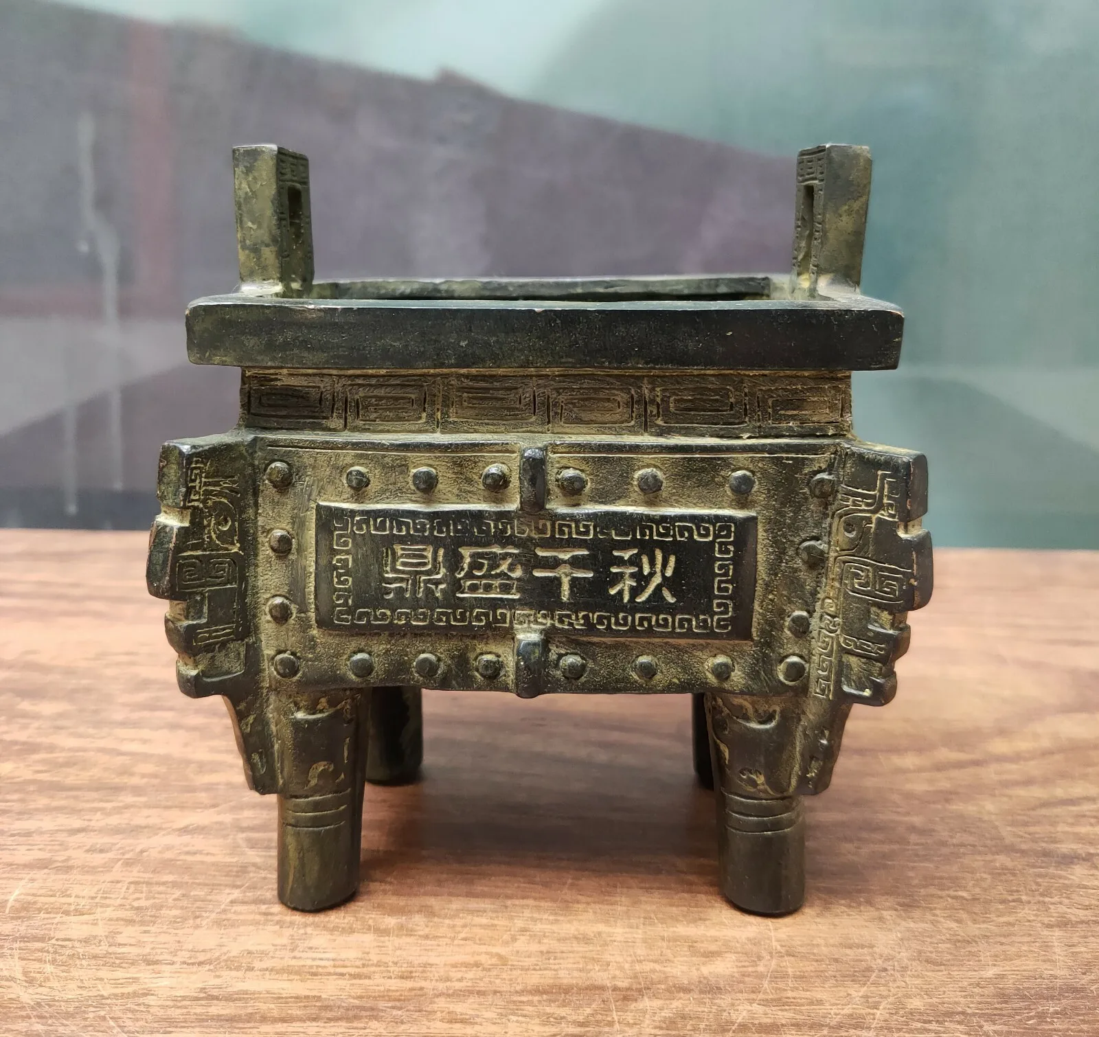 Antique Old Bronze Tripod Vintage statues carved Incense Burners Lucky Censer