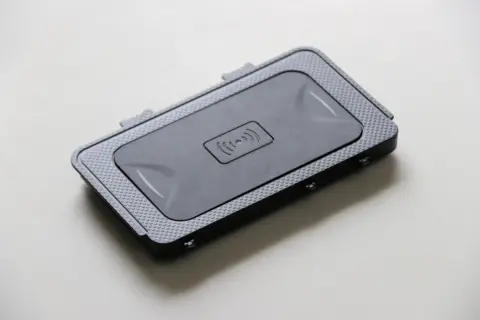 10 best selling wireless charger car e46 - №8