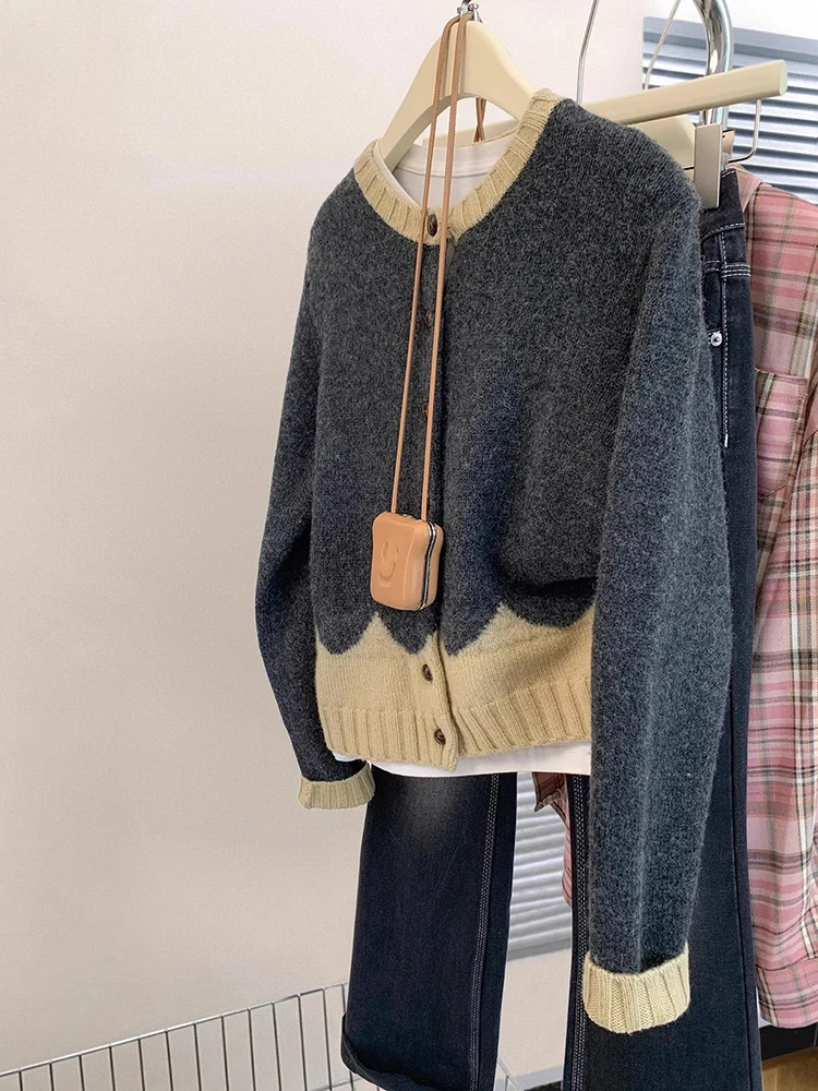 Dzianinowy kardigan Vintage Leniwy styl Sweter Kobiety Jesień Zima Moda Casual Tops Płaszcz Design Sense Niche Dzianina