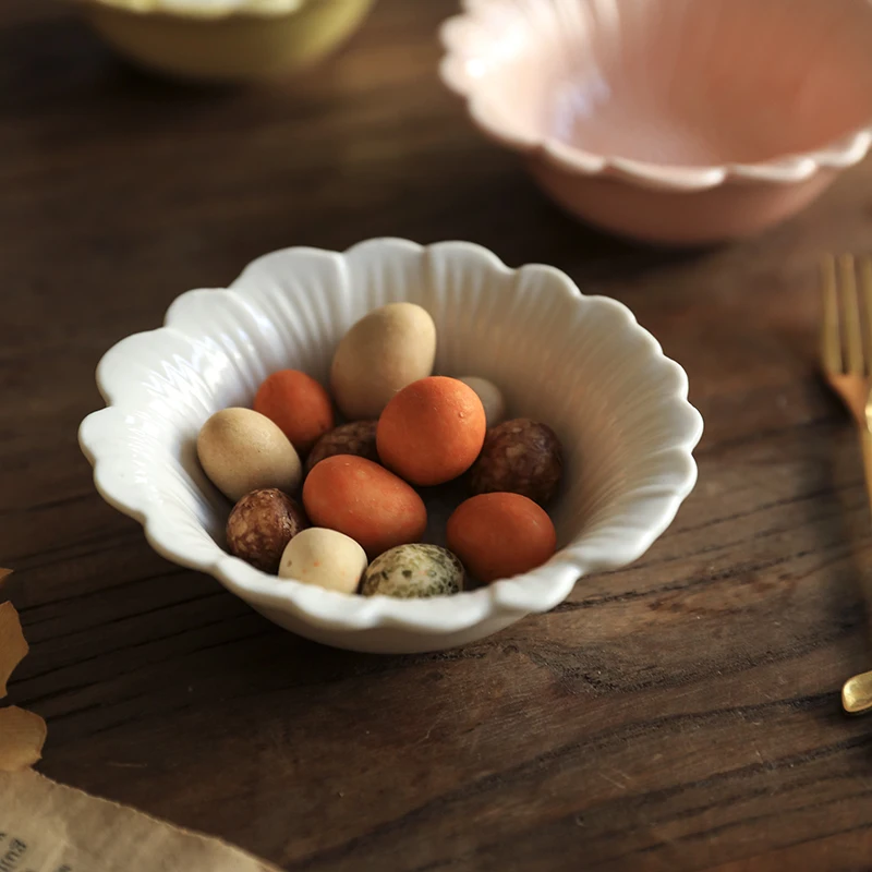 Piatto in ceramica a rilievo europeo 4 pollici Nuovo colore sottosmaltato Estetico squisito Piatto per salsa con pentola calda Stoviglie per snack di frutta solida