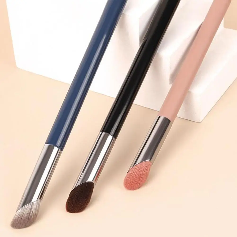 Pinceaux anti-cernes en forme de pâte de doigt, Tube en aluminium sous les yeux, applicateur de fard à paupières, brosse d'ombre de nez, têtes en fibres artificielles