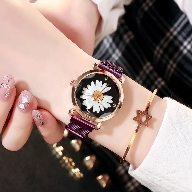 Luxury Fashion Watches Small Daisies Women Magnet Buckle Simplicity Watch Ladies Stainless Steel Quartz Watch Relogio Feminino