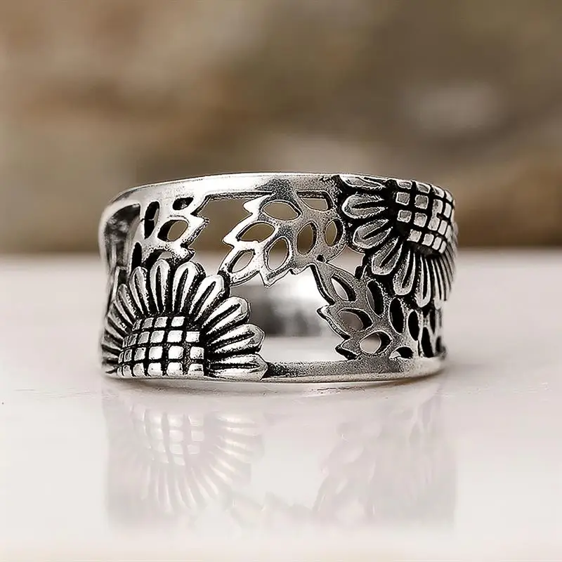 Huitan Hohlblumen-Blatt-Design Damenring Mode Party Alltag Vielseitiges Accessoire Antik-Silber-Farbe Vintage Metallschmuck