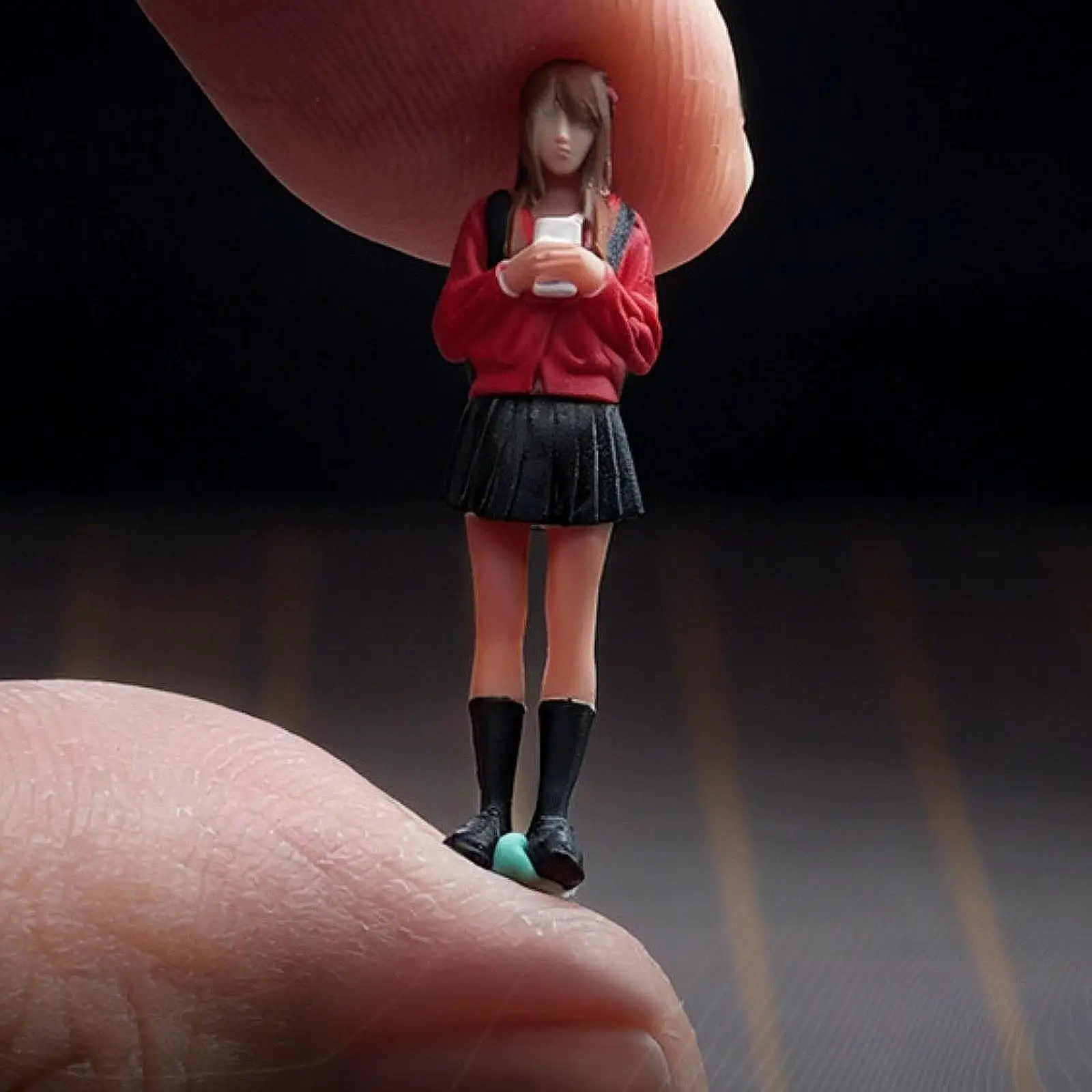 1:64 Girl with Short Skirt Model Collectible Stimulated Photo Prop Tiny People Model Resin Girl Model for DIY Scene Train Layout