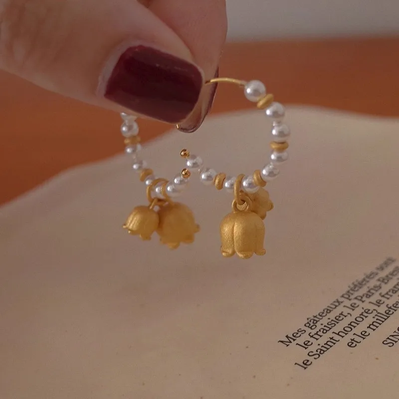 ต่างหูมุกทรงดอกลิลลี่ออฟเดอะวัลลีย์ ดีไซน์หรูหรา สไตล์เรโทร รูปทรงตัว C สำหรับผู้หญิง เครื่องประดับงานแต่งงานระดับไฮเอนด์