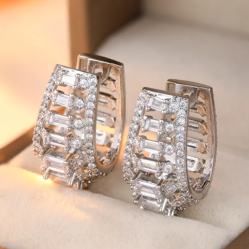 Wunderschöne Luxus-Ohrringe mit eingelegten Zirkonia-Steinen in U-Form für Hochzeiten und Bankette, Hochwertige Damenohrringe, Charmanter Schmuck