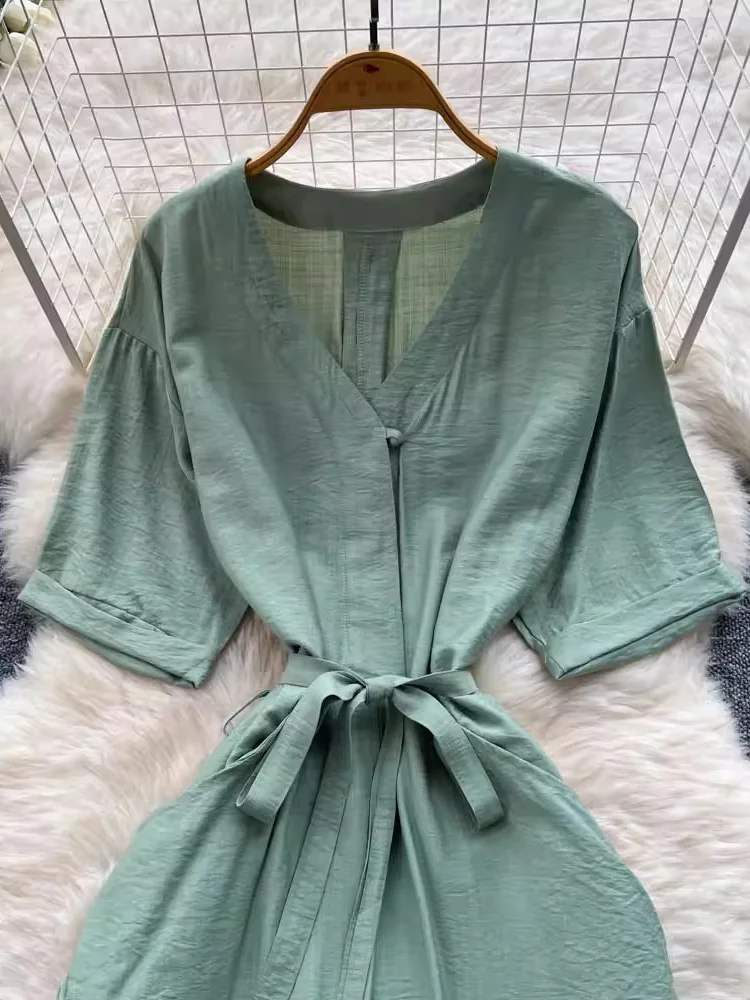 Letnie damskie kombinezony w kolorze zielonym/beżowym/burgundowo-czerwonym Elegancki damski kombinezon z krótkim rękawem i dekoltem w szpic z wysokim stanem i szerokimi nogawkami na wakacje na plaży Nowość