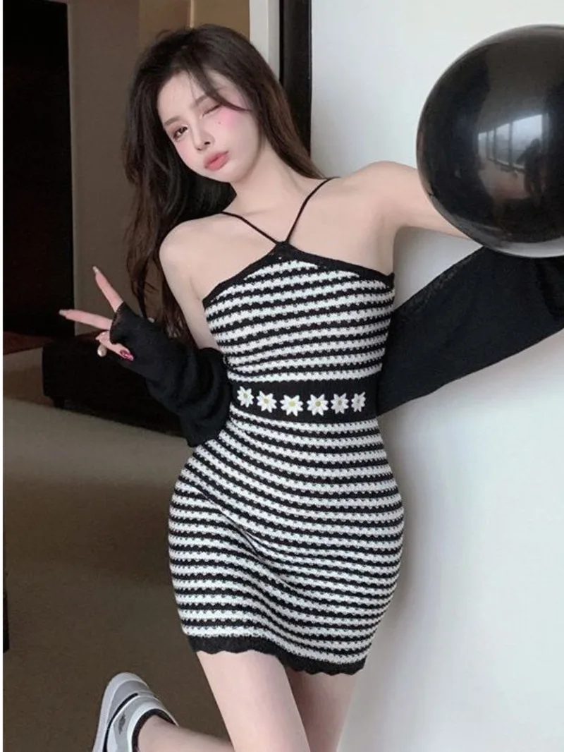 

Spicy Girl Black and White Stripes 2024 New Summer Fashion Womens Fashion Elegant Hanging Strap Sexy Dress Waist Shortskirt 4ORK