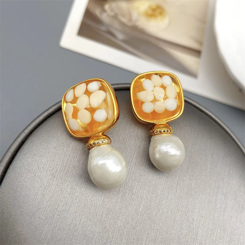 

Europe And America Retro Baroque Pearl Jelly Resin Drop Earrings For Women Fashion Exquisite Earrings Plating 18k Gold Jewelry