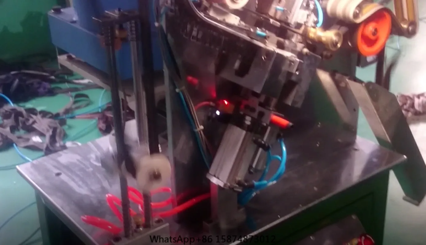 Macchina con cerniera