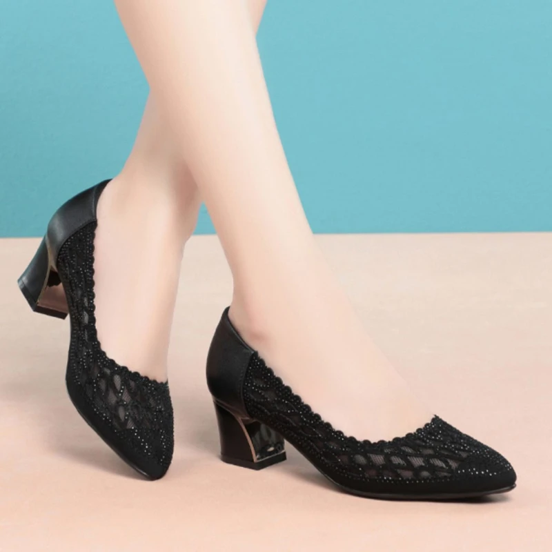 2024-verao-moda-oco-para-fora-bombas-de-couro-genuino-sapatos-femininos-saltos-medios-salto-quadrado-malha-senhoras-sapatos-de-escritorio-cristal