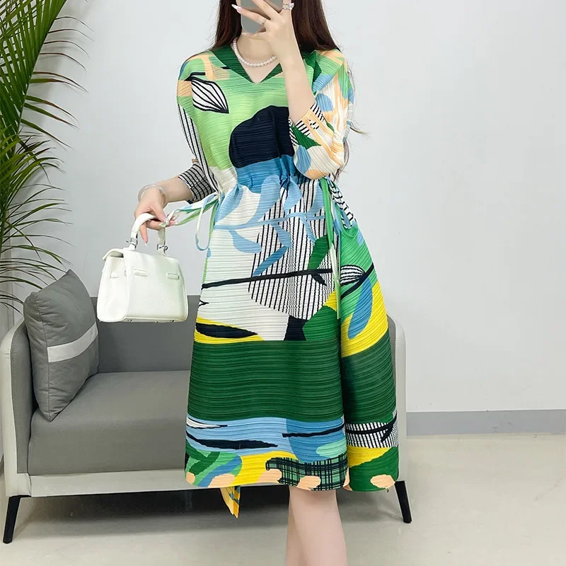 

2024 New Miyake Pleated Casual Printed Waisted Three-quarter Sleeve Dress for Women with Loose Design High-end Women's Clothing