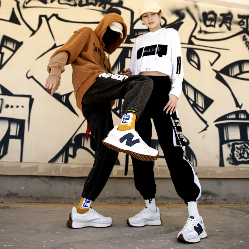 

Spring and Autumn Couple Breathable Sports Shoes: Versatile Running Shoes for Daily Use