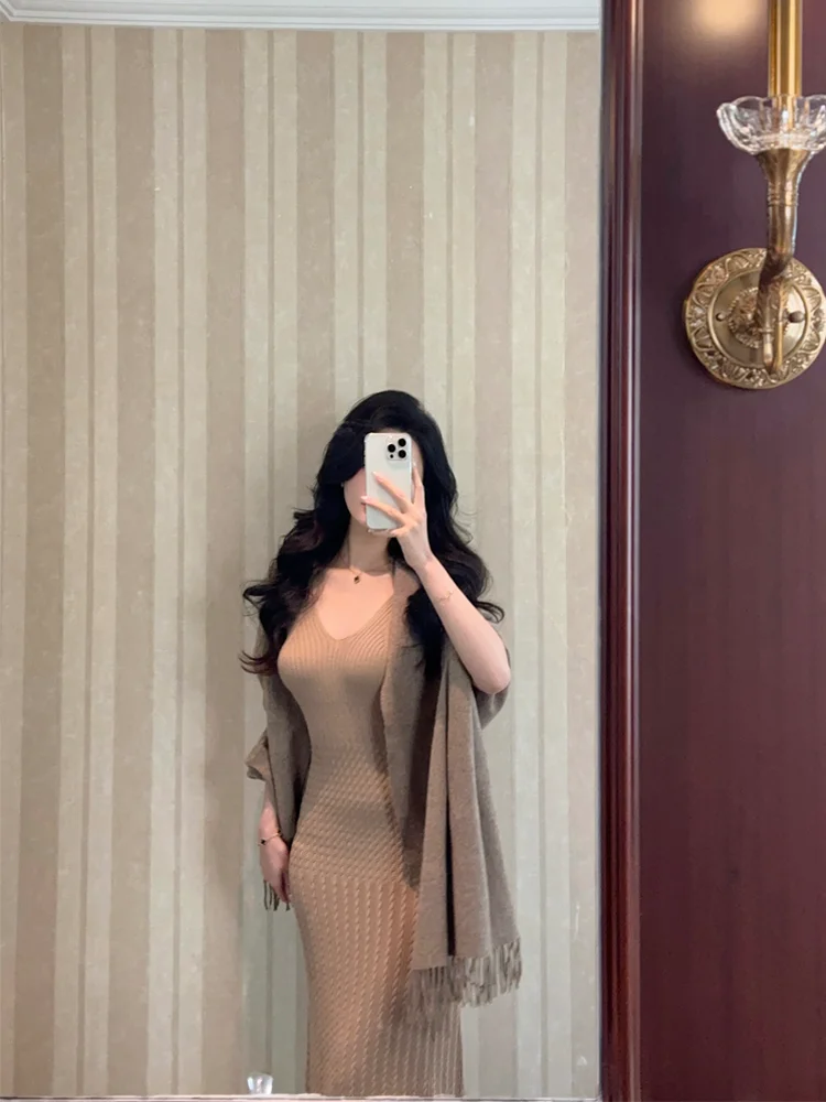 

Ele Women's Woolen awl Scarf Mmm Collection Spring Autumn Luxury Feel V-Ne Svel Mid-Length Simple Sle