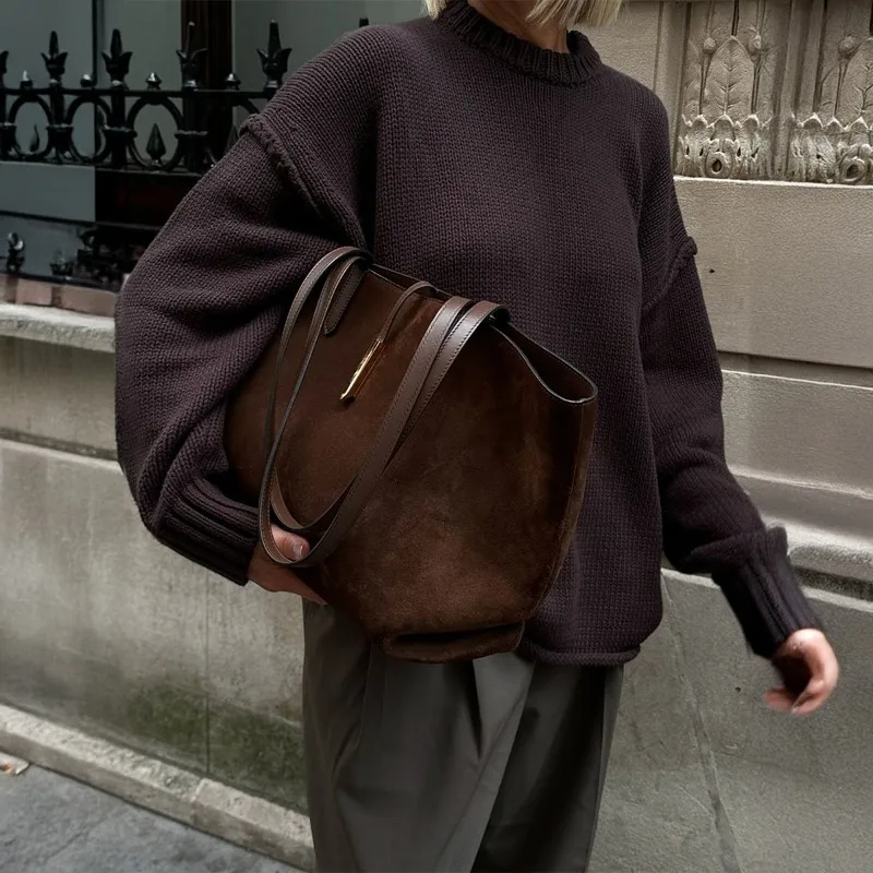 

2025 New Women's Loose Casual Versatile Knitted Long Sleeve Sweater.