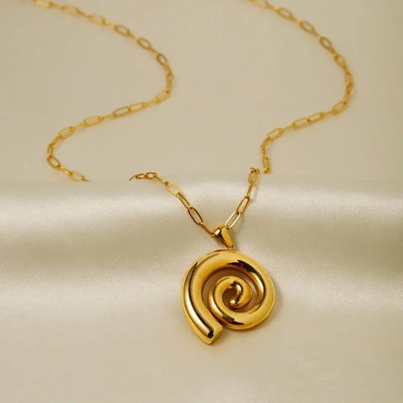 31BF Shell Pendant Necklace Bohemian Styles Waterproof Stainless Steel Jewelry for Women Beach Outing Gift Ideas