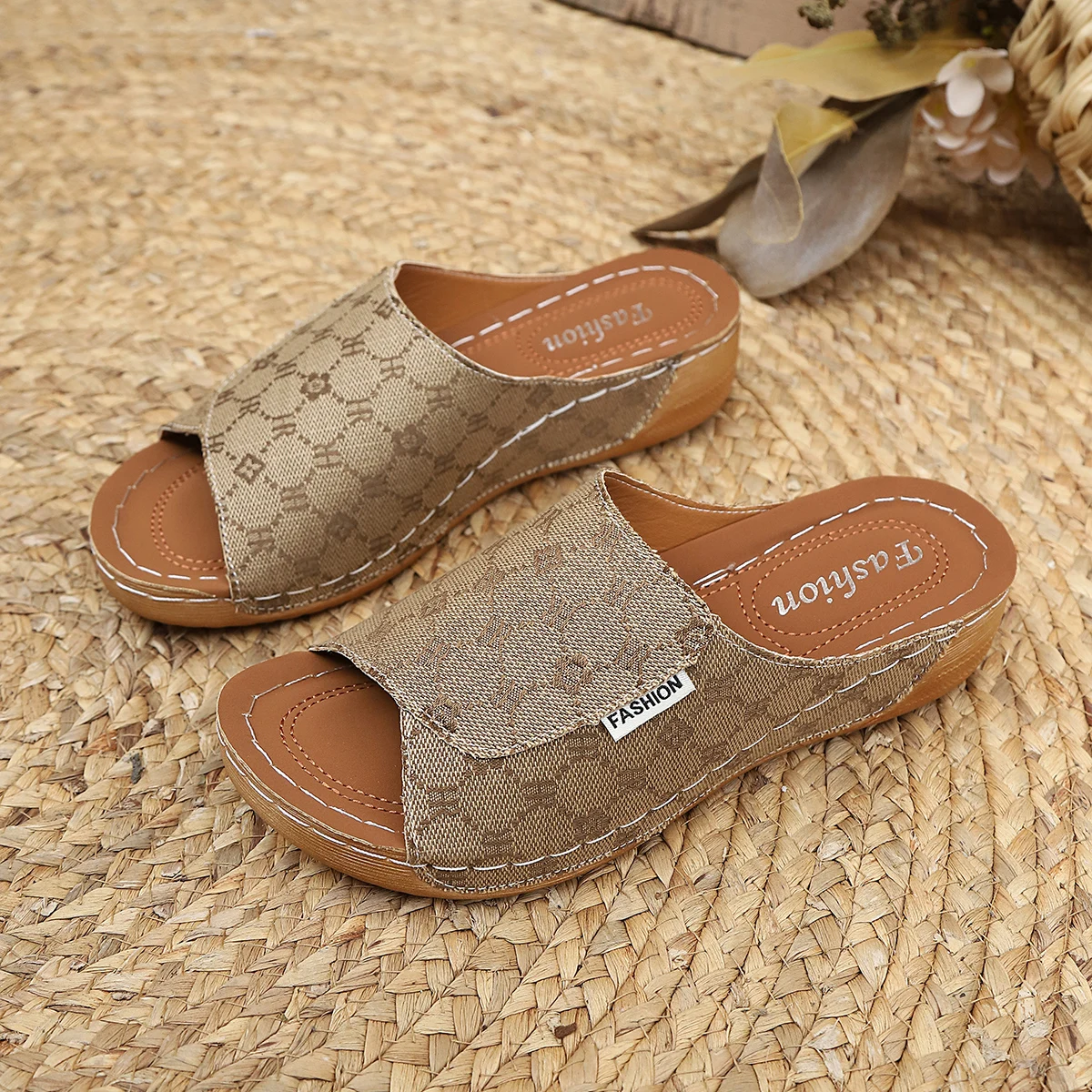 Modische Bestseller Neue Bequeme Strand-Übergrößen Damenschuhe Sommer Elegante Peeptoe Keilabsatz Dickbesohlte Pantoffeln – Detail 7