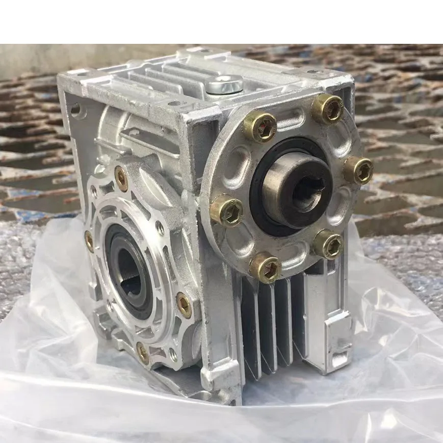 90 degree gearbox NMRV030 worm gear reducer with oil seal Input hole diameter 9mm or 11mm Output hole diameter 14mm