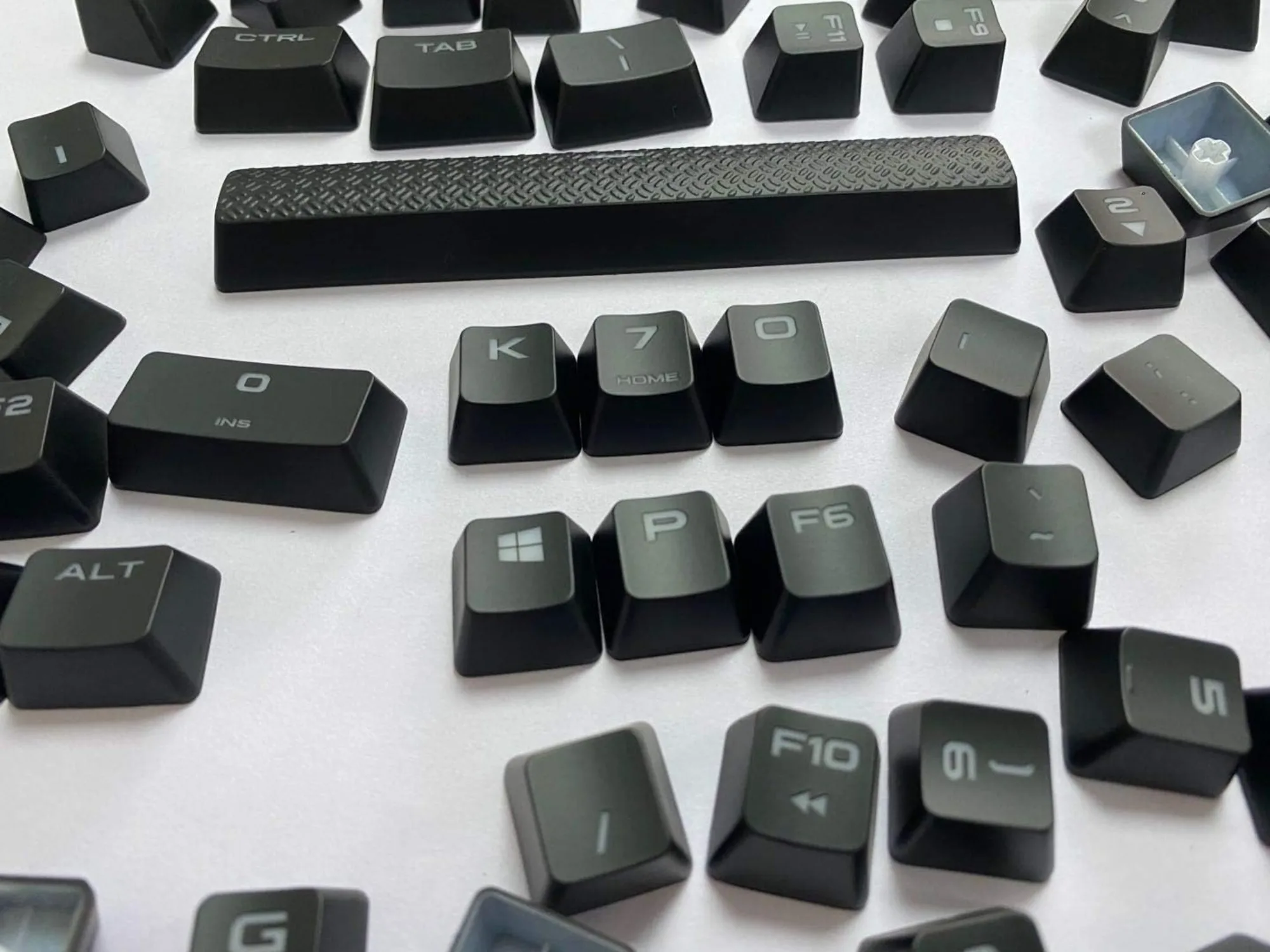 ABS Translucent Keycaps for Corsair K70 LUX/K70 RGB MK2/K95/Corrector MK2 Mechanical Gaming Keyboard (WASD, Arrow, CTRL）