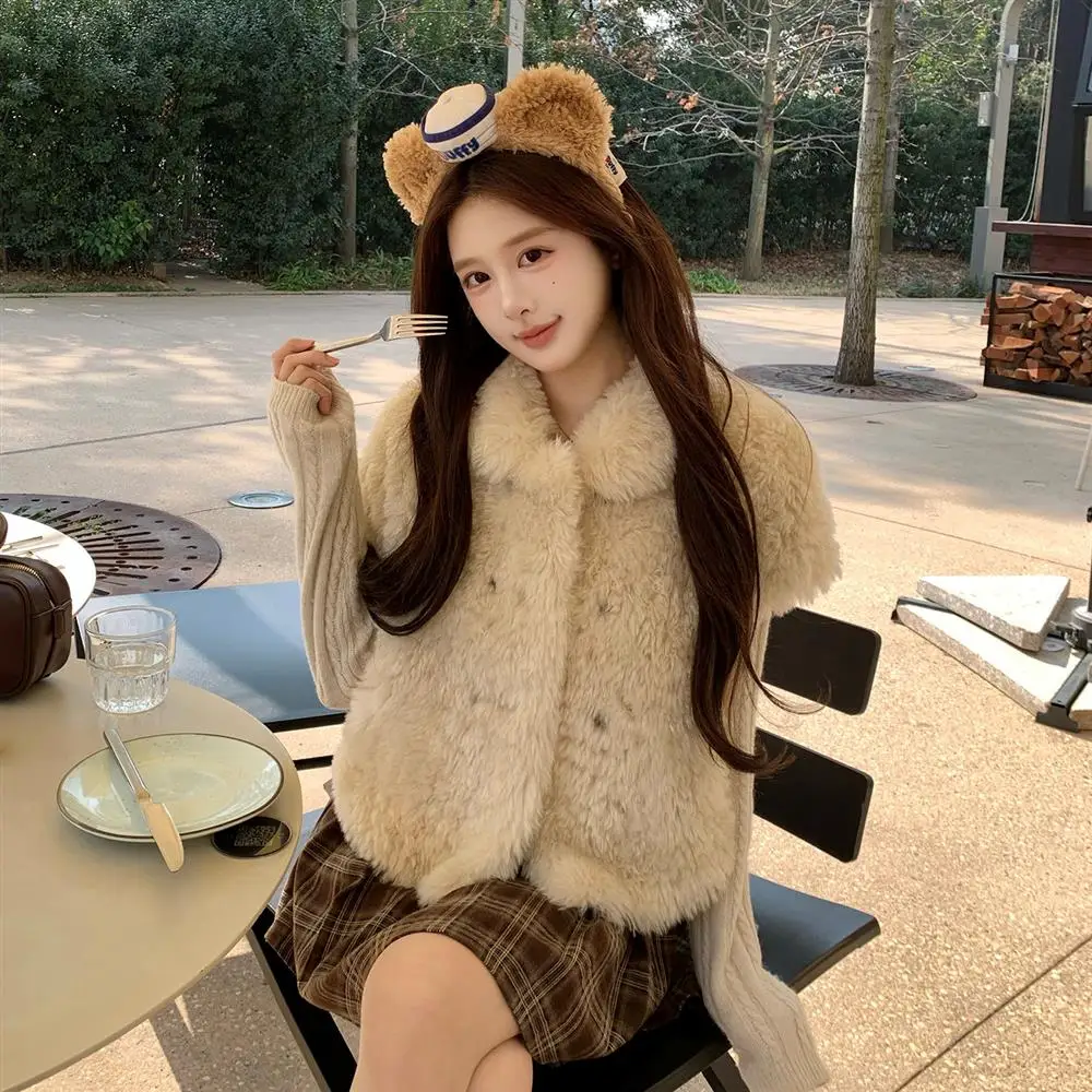 Eco-Friendly Fur Vest Women's 2025 Winter New Lamb Fur Plush Coat Cloak Outerwear Elegant Style Short Length Single Button