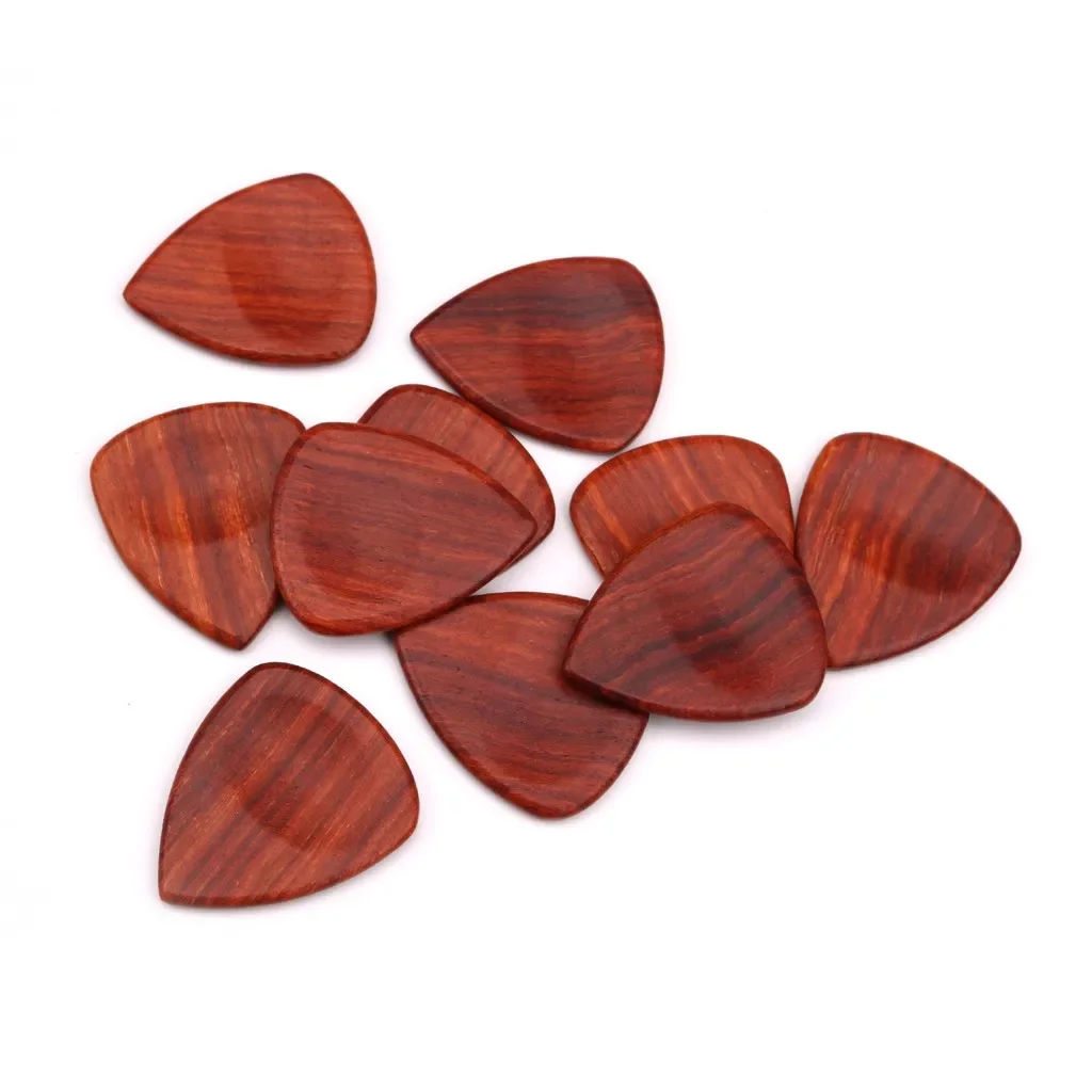 1pcs Strong Clear Guitar Pick Timb er Tone s Wood Acoustic Guitar Picks / Plectrums Red Sandalwood Rosewood Heart Shape Picks