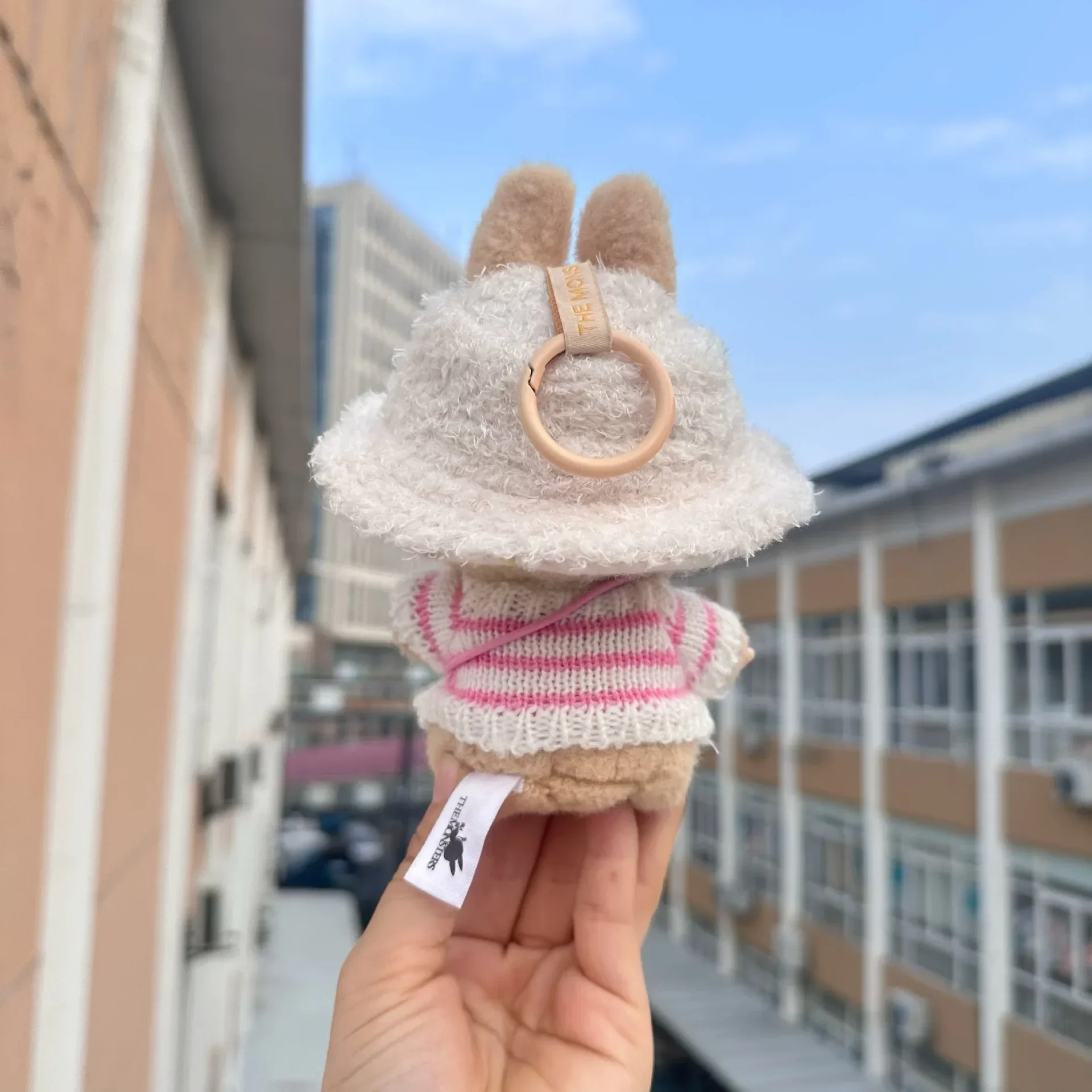 Ropa de muñeca labubu de 6,69 pulgadas para buLabu con 3 trajes: sombrero, suéteres y colgante (sin muñeca)