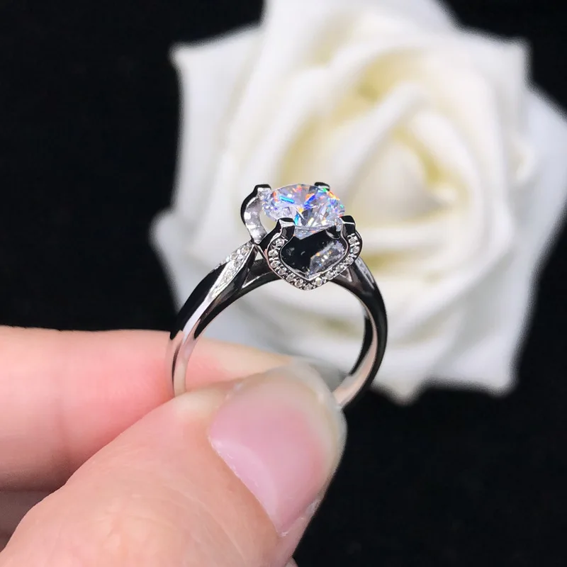 1ct Moissanite Bull Head & Tail Ring in PT950 Platinum, Central Stone Highlighted, 3D Design, Women's Light Luxury Jewelry