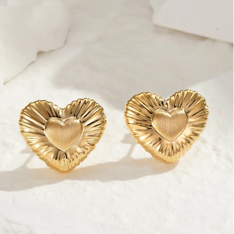 New 18K Yellow Gold Earrings AU750 Gold Heart Stud Earrings