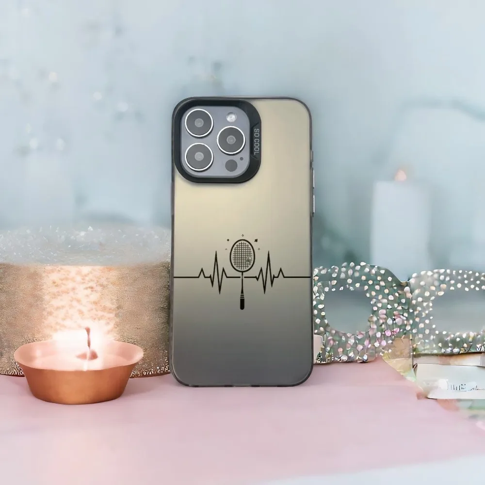バドミントンをテーマにしたiPhone 17、16、15、14、13、12、11 Pro/Max/Plus対応のスマホケース。落下防止、耐衝撃の背面カバー。