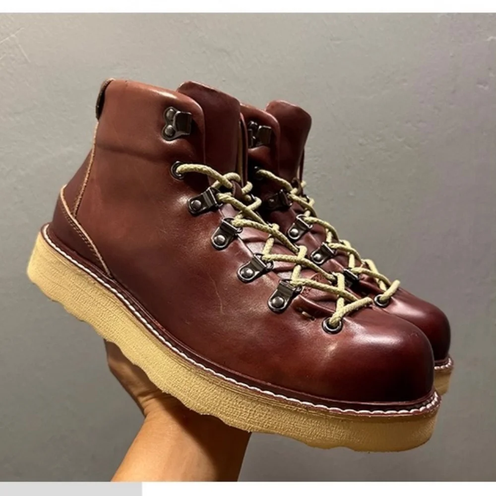 

QHCCID Men's Cowhide High-Top Boots Rivet Detail Thick Sole Motorcycle Punk Style Cool Tough Outdoor Autumn New Style