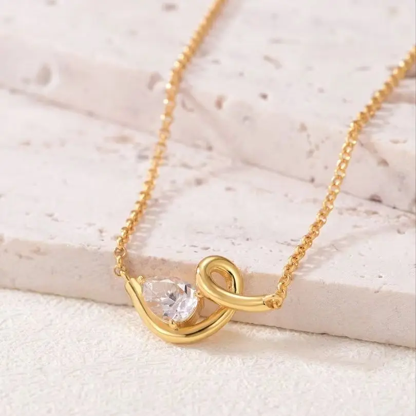 S925 Silver Plated 18K Platinum Pear Shape Moissanite Diamond Winding Necklace 0.8ct