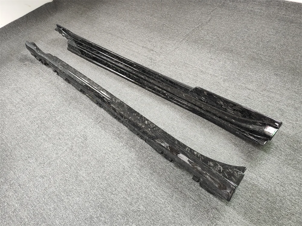 

Suitable for Porsche Taycan body accessories, M-style forged carbon fiber side skirts, body side edges, car tools