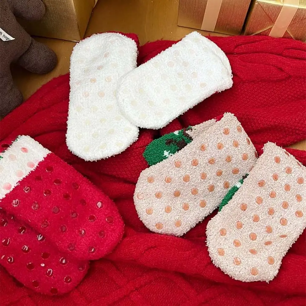 Calcetines navideños informales de dibujos animados, calcetines de terciopelo Coral de alce y Papá Noel, calcetines antideslizantes para dormir en el suelo para árbol de Navidad, invierno