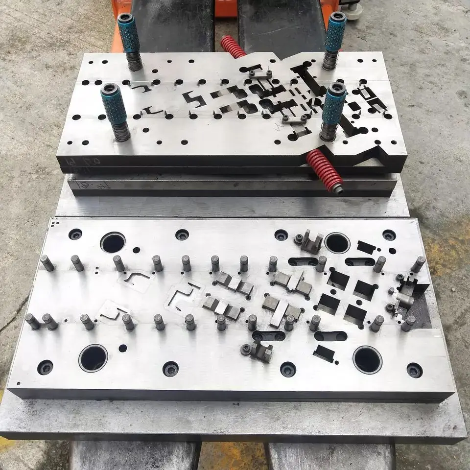 Custom sheet matel progressive stamping die Stainless steel low carbon steel aluminum alloy plate bending and punching