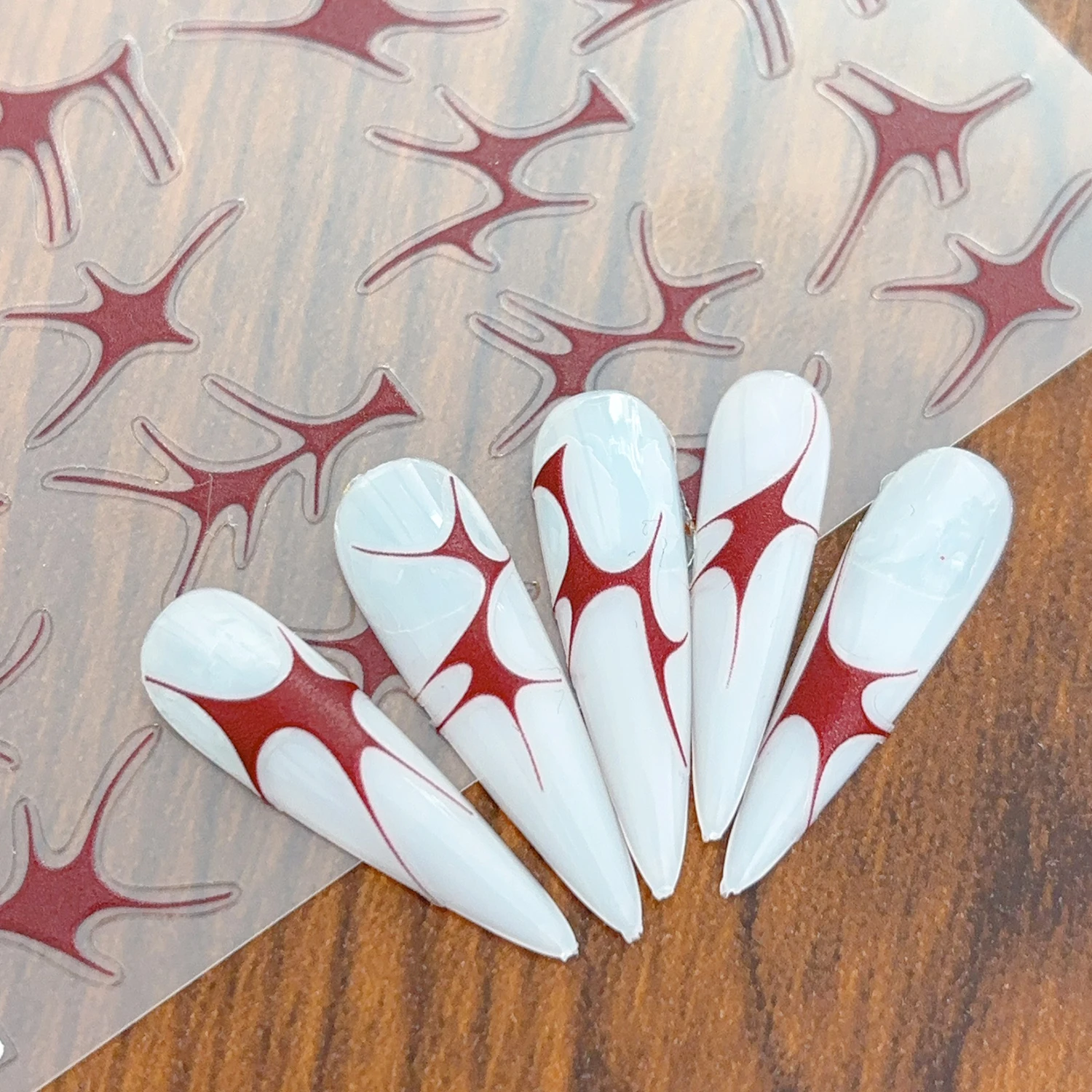 Adesivo per nail art 5D curvo francese irregolare Linee di arco di fuoco Frammentato Stampaggio moderno Decorazione autoadesiva Decalcomanie per manicure