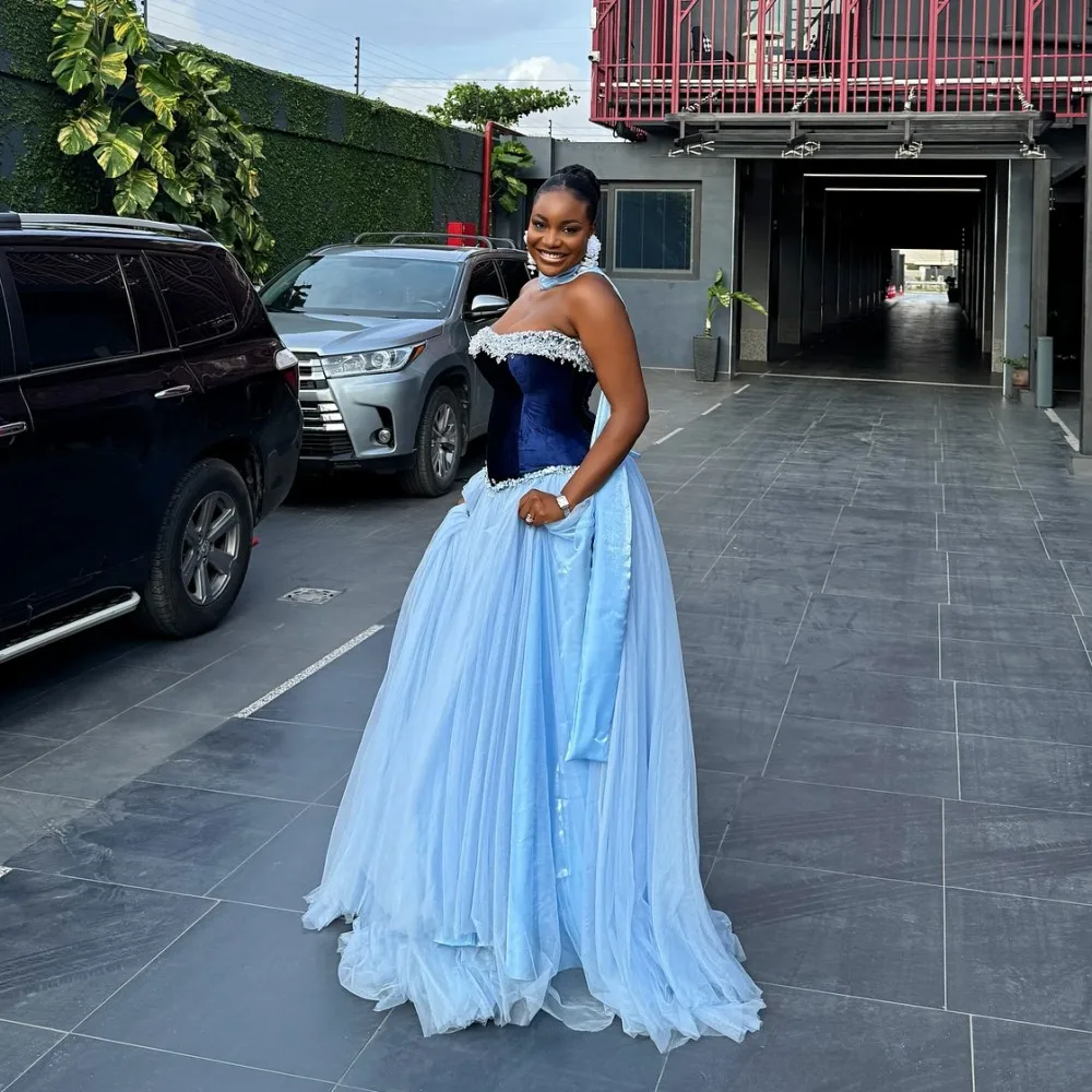 ชุดราตรีสีฟ้าอ่อนประดับลูกปัดคริสตัล สายเดี่ยวสีตัดกัน ชุดราตรีงานเลี้ยงแบบคอร์เซ็ทผูกหลัง ชุดวันเกิด 2025-2026