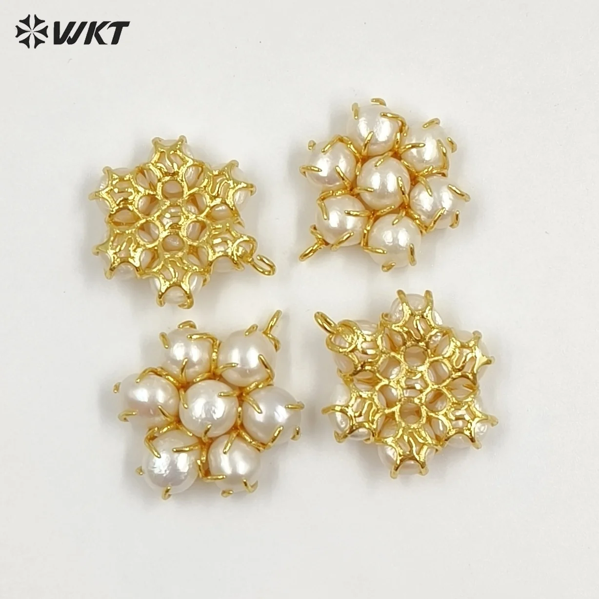 

WT-JP489 Beautiful 18K Gold Plated Natural Freshwater Pearls Decorated Flower Shape Pendant For Female Necklaces Making