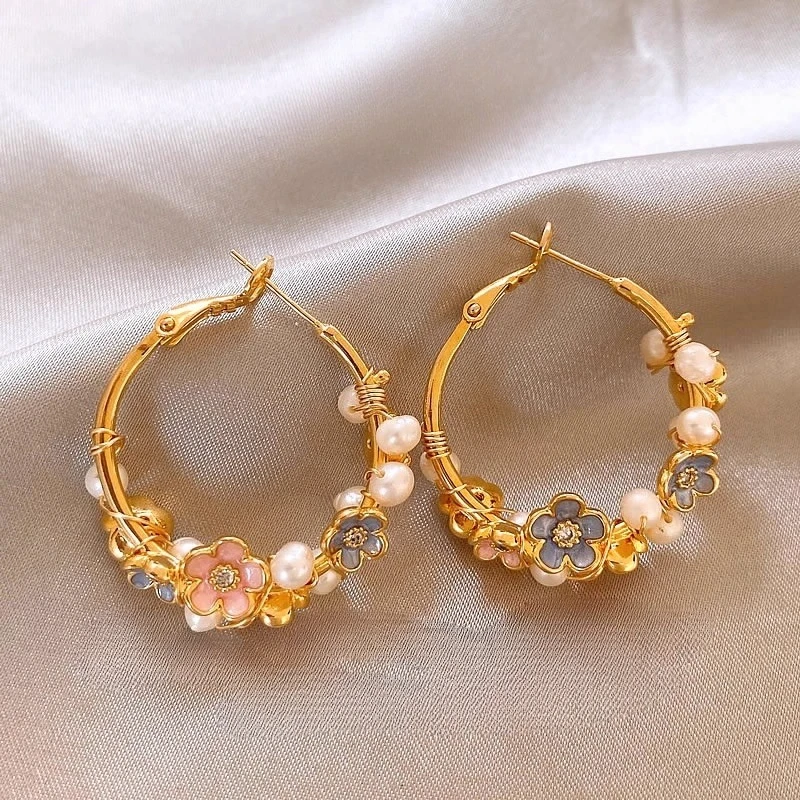 

Новые модные украшения, позолоченные 14 карат, цветные эмалированные серьги-кольца с натуральным жемчугом, элегантные женские повседневные аксессуары