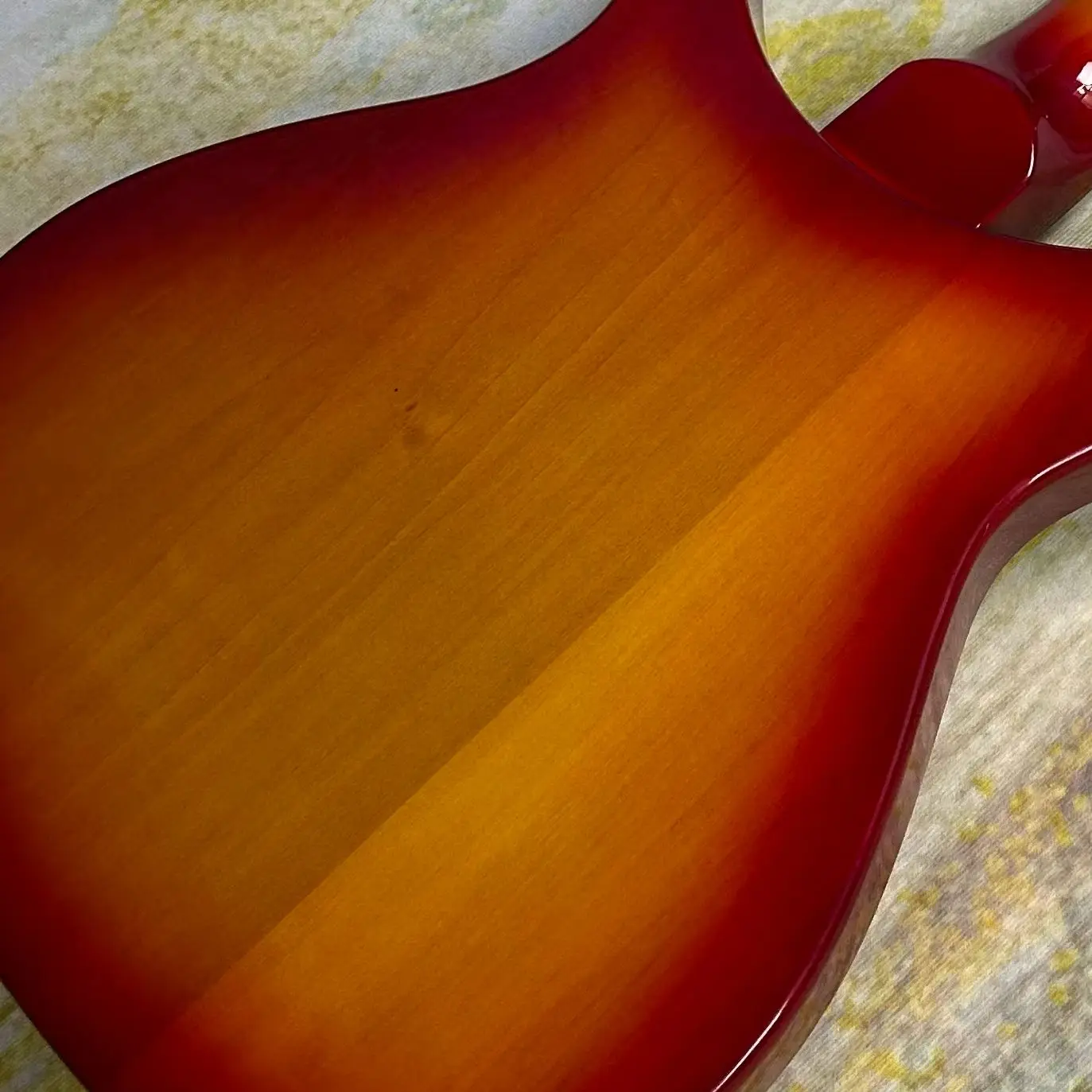 Cherry Sunburst 325 Model Electric Guitars 527 mm Scale Length F Holes