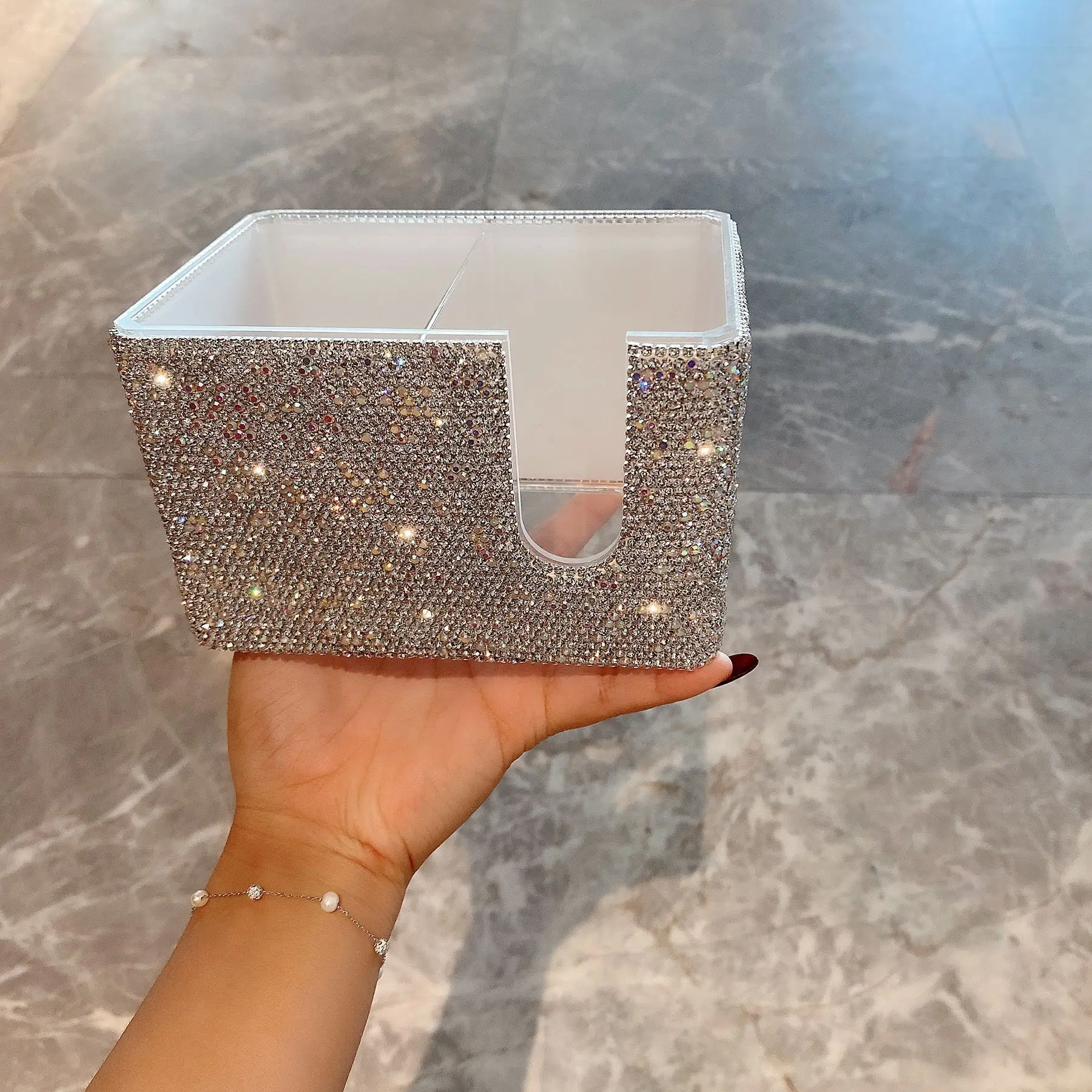 Picture 4: Diamond-encrusted Desktop Makeup Storage Box With Lid, Large-capacity Cosmetics Multi-functional Shelf, Exquisite