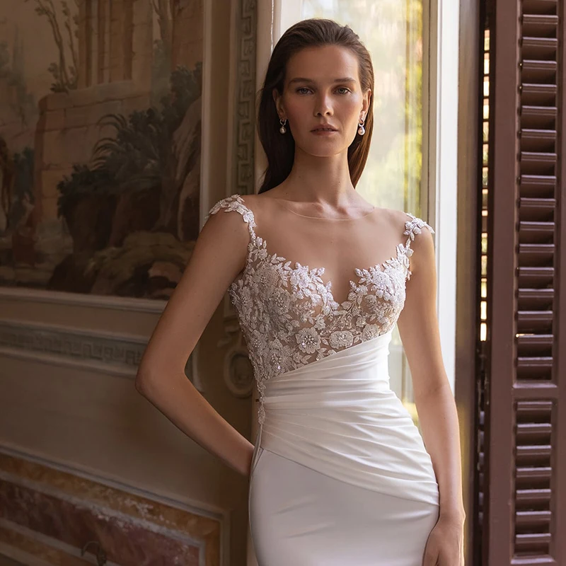 Elegante abito da sposa pieghettato con scollo a v in pizzo italiano con scollo a v 2024 Applique bianco avorio sirena in raso lunghezza del pavimento per le spose