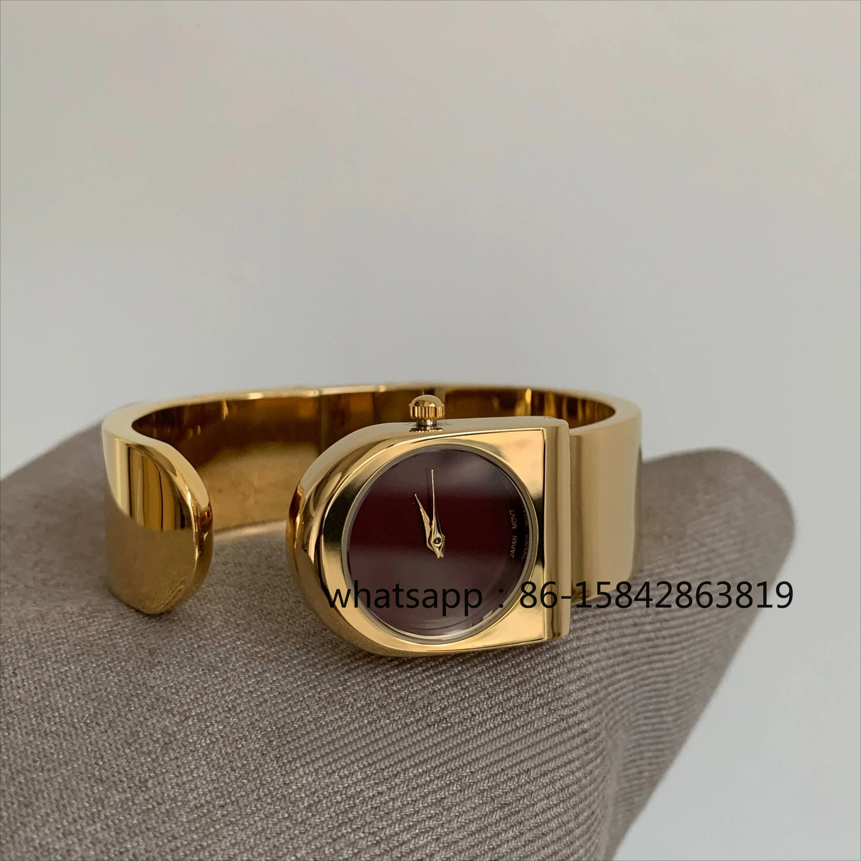 White High-end Niche Design Sense, Red Gold, Temperament Fashion Bracelet Type Quartz Watch