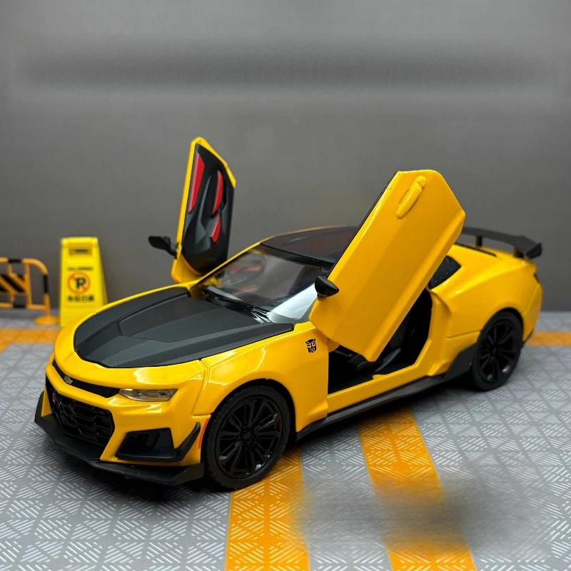 

1:24 Camaro American Muscle Sports Car, литая под давлением модель автомобиля из металлического сплава, звуковой свет, коллекция детских игрушек, подарки