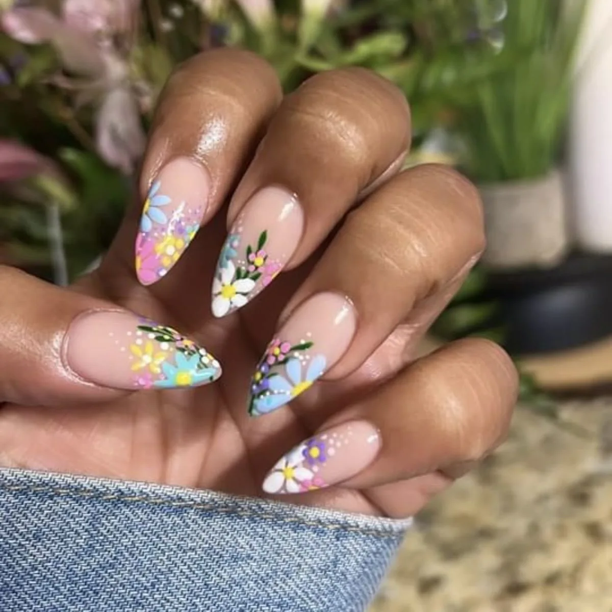 24Pcs White Flower Short Almond Press-on Nails Set Glossy Acrylic Full Cover Blue French Fake Nails Arts For Women and Girls image 4