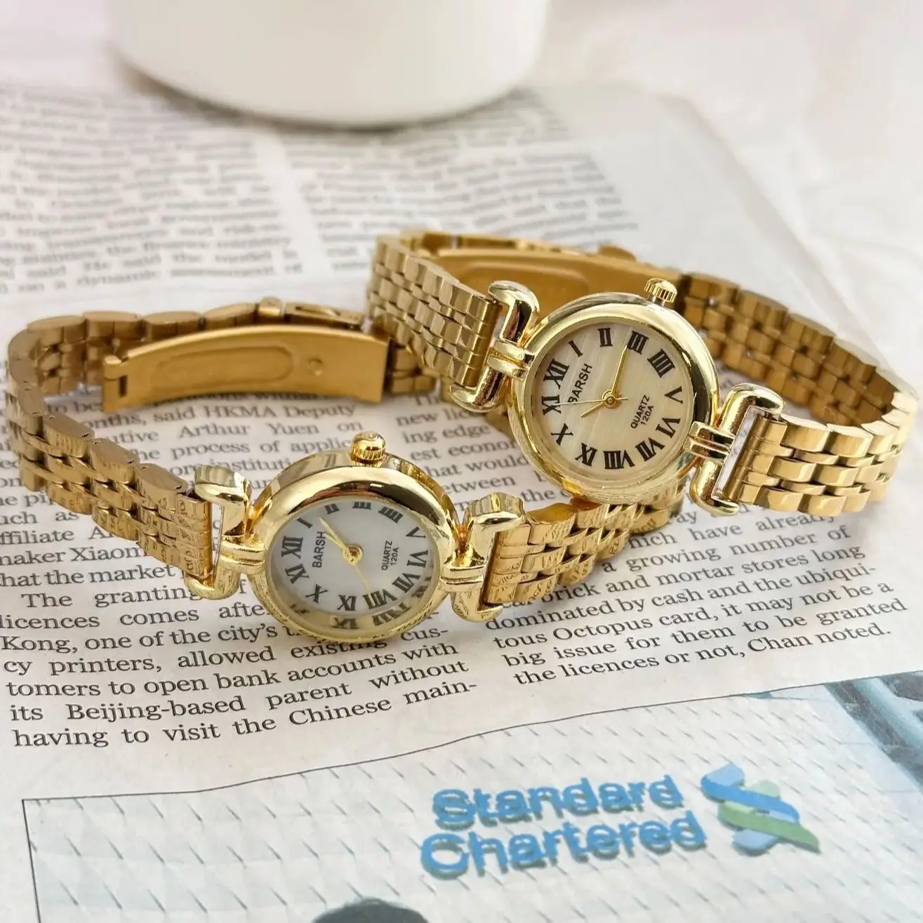 Ladies' Watch Casual Fashion Small Dial Quartz Watch Retro Gold Roman Digital Dial Bracelet Women's Watch UTHAI W019